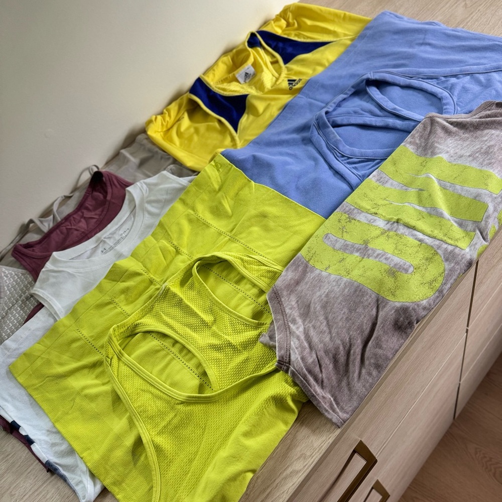 A lots of women’s tank tops